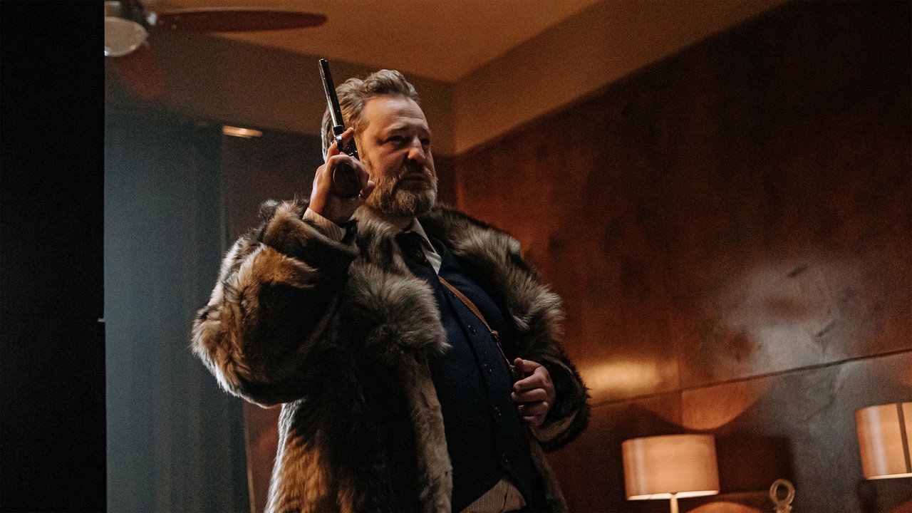 Кадр из фильма «Отель «У погибшего альпиниста»»