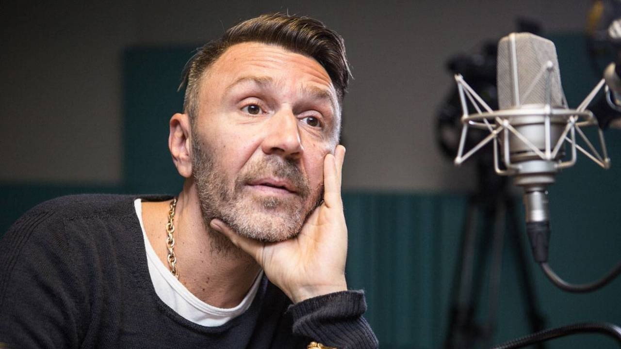 Кадр из фильма «В Питере – петь. Сергей Шнуров»