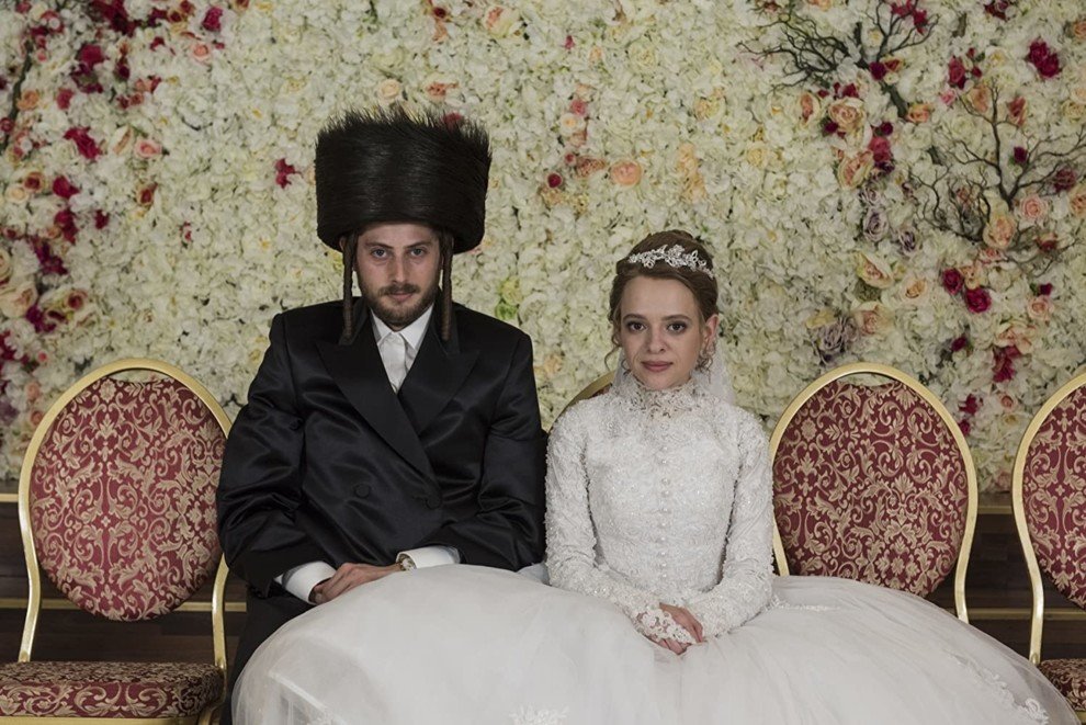 «Я теряю корни»: путешествие от общины к себе в сериале Unorthodox
