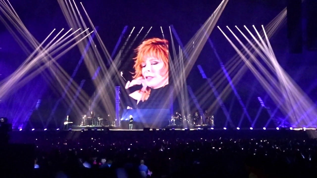Кадр из фильма «Mylène Farmer: 2019 - Le Film»