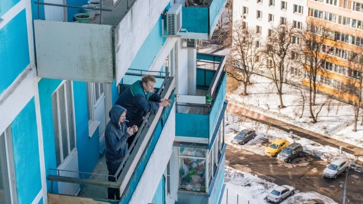 Одна дома: рецензия на фильм «Многоэтажка»